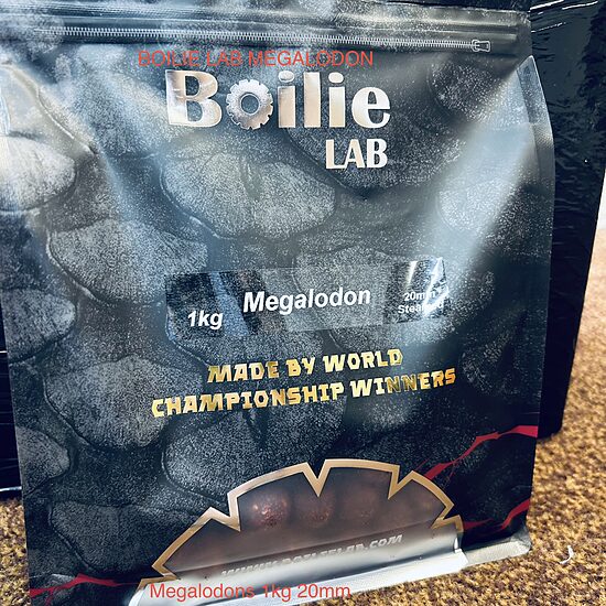 BOILIE LAB  Megalodon 1kg 20MM